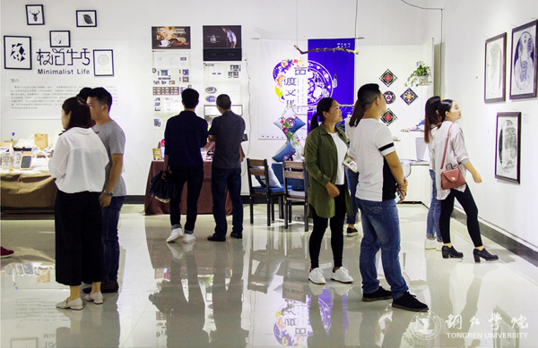 beat365官网艺术学院2017届毕业生作品展开幕