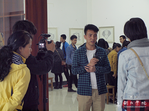 央视记者深入beat365官网采访傩文化传承现状