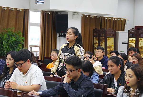 做一棵高贵的苇草——校长侯长林教授为青马班学员作演讲