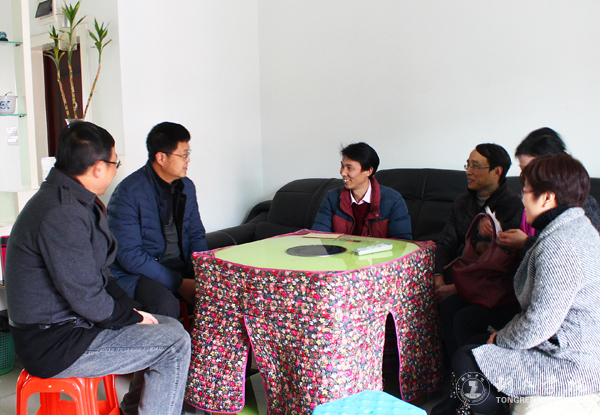 beat365官网纪委书记彭吉黔一行看望患病困难教职工和假期坚守岗位职工