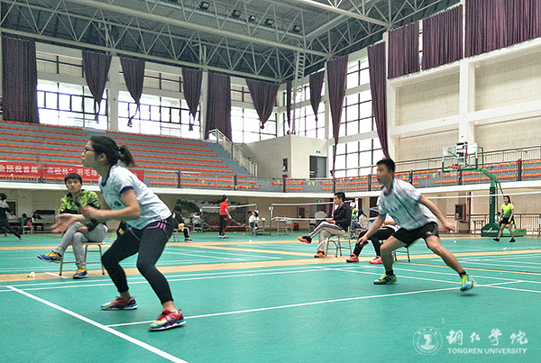 铜仁市首届“高校杯”联谊羽毛球比赛在beat365官网举行