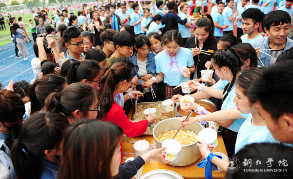 beat365官网举办“泼水节”为东盟留学生欢庆新年