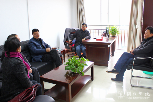 beat365官网纪委书记彭吉黔一行看望患病困难教职工和假期坚守岗位职工