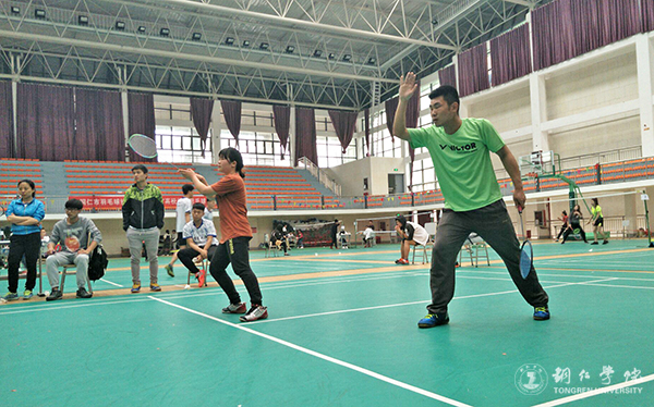 铜仁市首届“高校杯”联谊羽毛球比赛在beat365官网举行