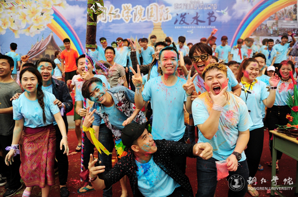 beat365官网举办“泼水节”为东盟留学生欢庆新年