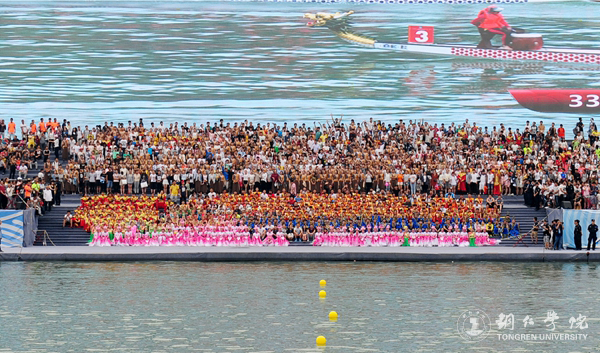 beat365官网2000余名学生在2017年“大明边城杯”龙舟赛开幕式上大放异彩