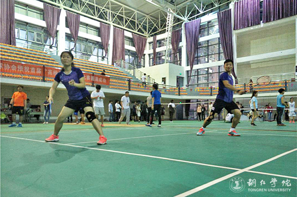 铜仁市首届“高校杯”联谊羽毛球比赛在beat365官网举行