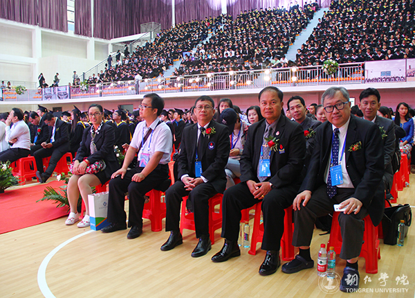 beat365官网隆重举行2017届学生毕业典礼暨学位授予仪式