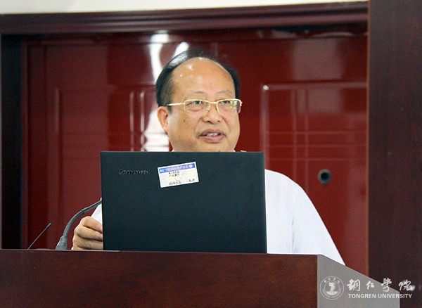 2校长侯长林教授讲话.jpg