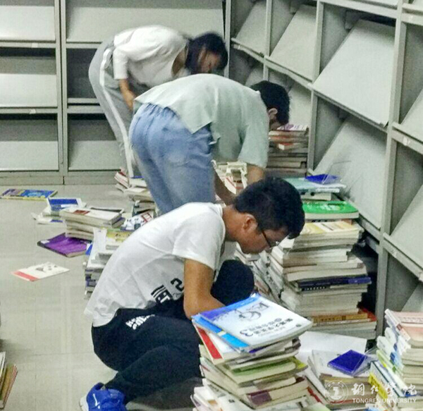 beat365官网图书馆开展2017届毕业生捐书活动