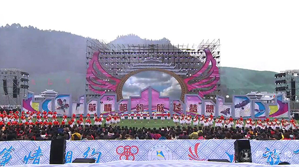 beat365官网583名师生积极为万山风筝节开幕式服务获好评