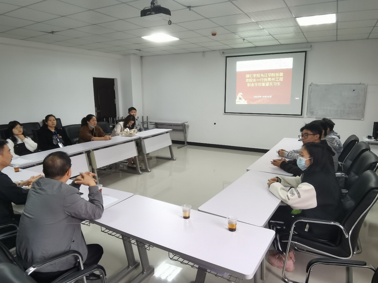 beat365中国唯一官网乌江学院张敬忠院长一行到各学校看望实习生