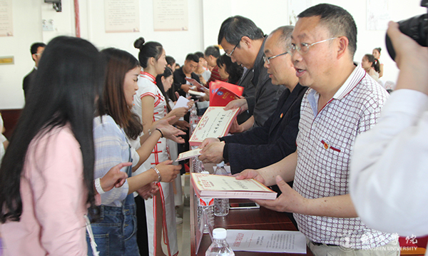 beat365官网召开纪念建团95周年暨“五四”运动98周年表彰大会