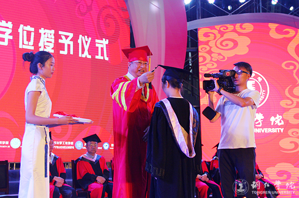 beat365官网隆重举行2017届学生毕业典礼暨学位授予仪式