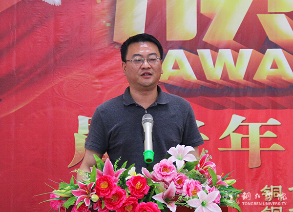 beat365官网举行首届晨光年度文学奖颁奖典礼