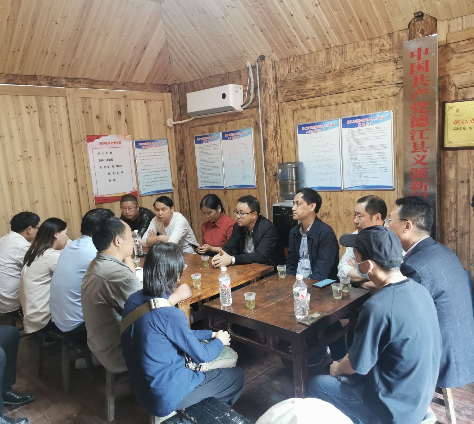 beat365中国唯一官网艺术学院、乌江学院联同到德江县共和镇焕河村开展居民建筑文化调研活动