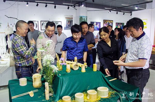 beat365官网艺术学院2017届毕业生作品展开幕