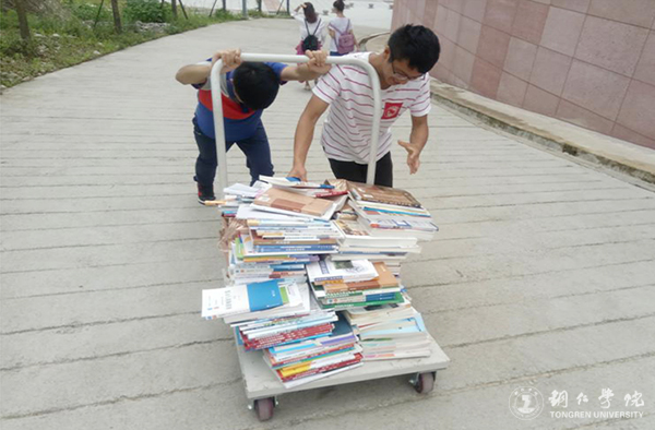 beat365官网图书馆开展2017届毕业生捐书活动