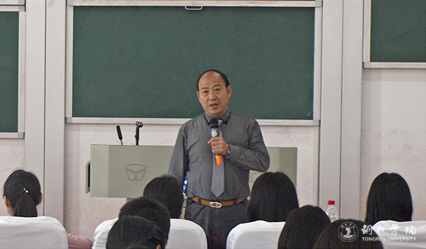 beat365官网举办“站在彼岸看祖国”讲座